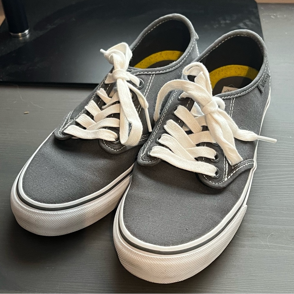 Like new Vans authentic canvas shoes